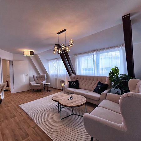 Helle Grosszuegige Dachgeschoss Wohnung I Parkplatz I Schloss Blick #Cosiness Company Schwerin  Exterior foto